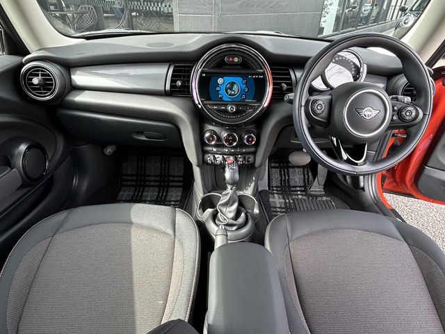 BMW MINI COOPER D 2019 Image 31