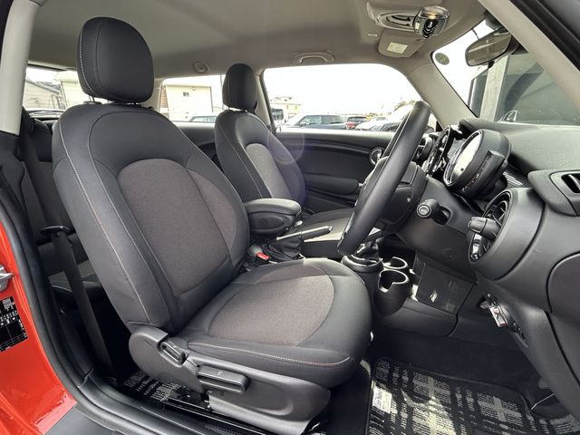 BMW MINI COOPER D 2019 Image 31