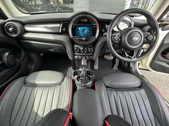 BMW MINI COOPER SD 2018 Image 31