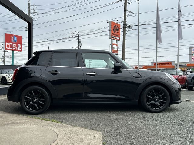 BMW MINI COOPER D 5DOOR 2023 Image 31