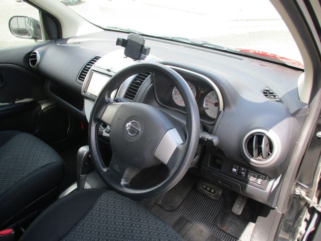 NISSAN NOTE 2012 Image 31