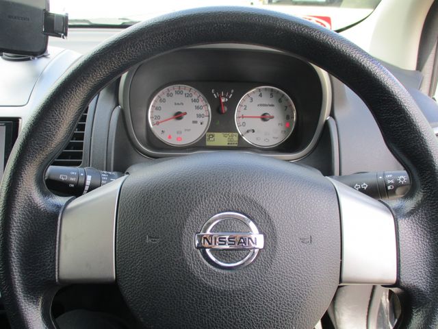 NISSAN NOTE 2012 Image 31