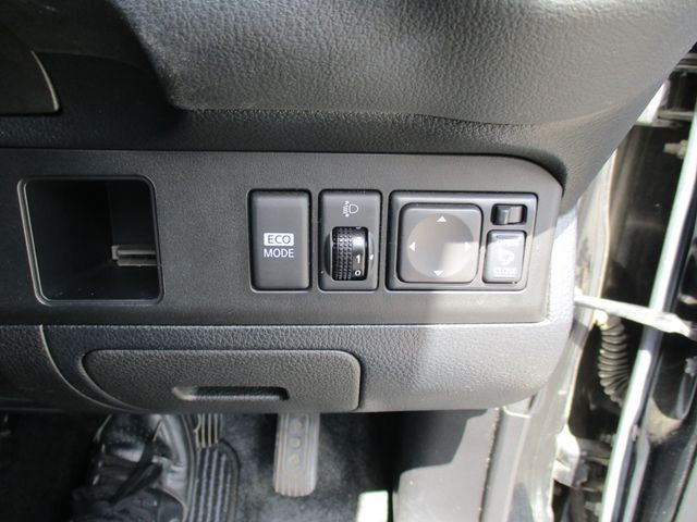 NISSAN NOTE 2012 Image 31