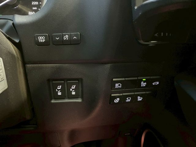 TOYOTA LEXUS NX300H 2019 Image 31