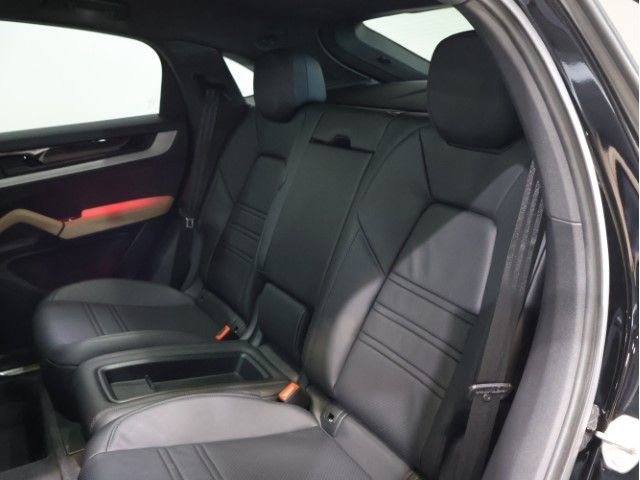 PORSCHE CAYENNE COUP 2024 Image 31