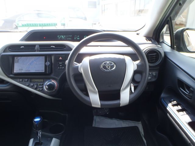 TOYOTA AQUA 2013 Image 31