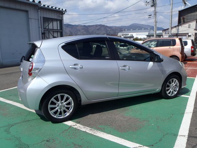 TOYOTA AQUA 2013 Image 31