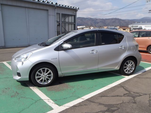 TOYOTA AQUA 2013 Image 31