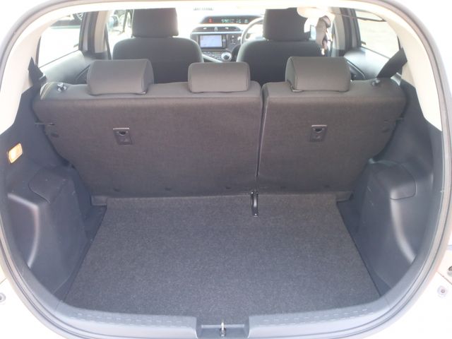 TOYOTA AQUA 2013 Image 31