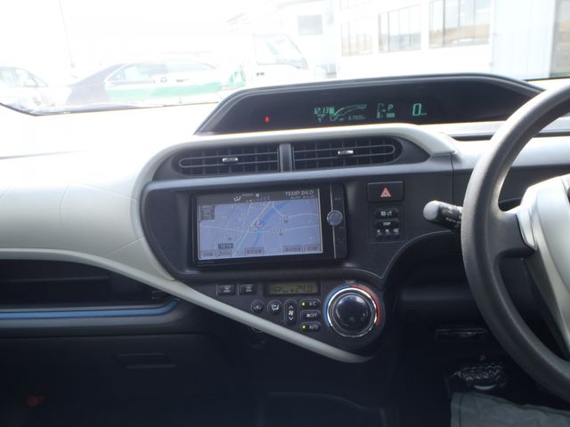 TOYOTA AQUA 2013 Image 31