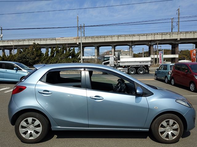 MAZDA DEMIO 2013 Image 31