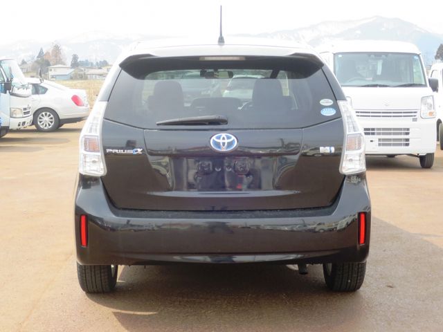TOYOTA PRIUS ALPHA 2011 Image 31