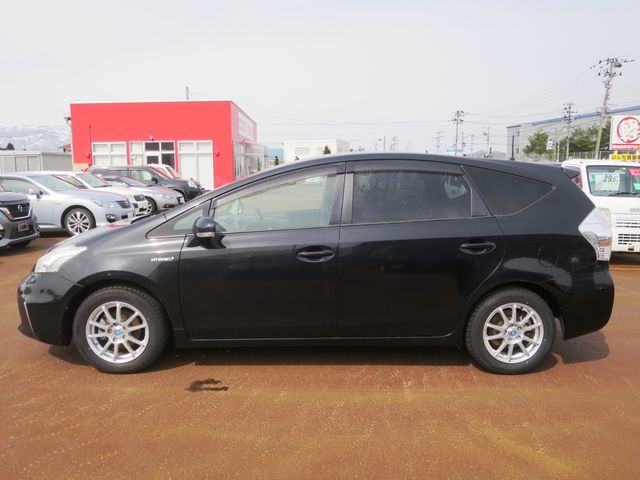 TOYOTA PRIUS ALPHA 2011 Image 31