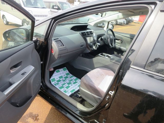 TOYOTA PRIUS ALPHA 2011 Image 31