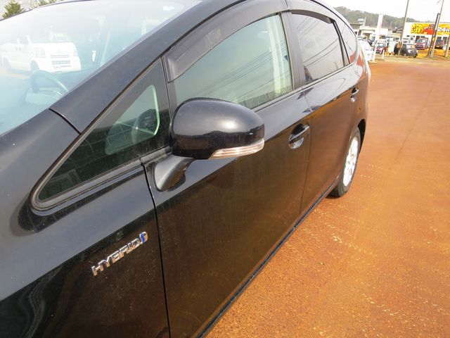 TOYOTA PRIUS ALPHA 2011 Image 31