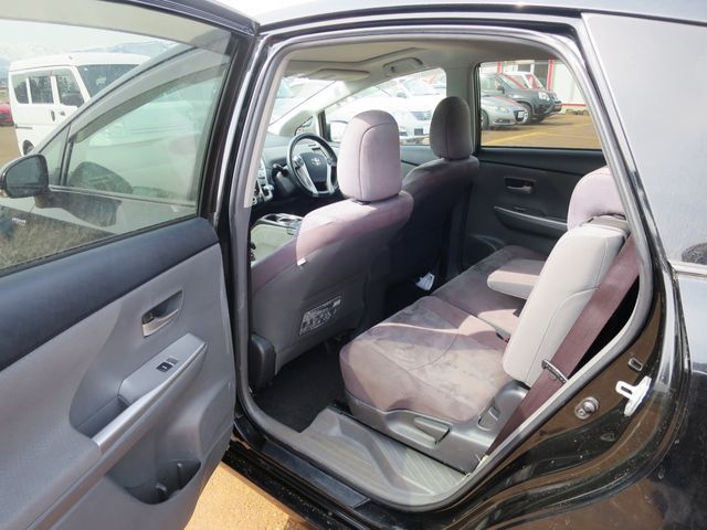 TOYOTA PRIUS ALPHA 2011 Image 31