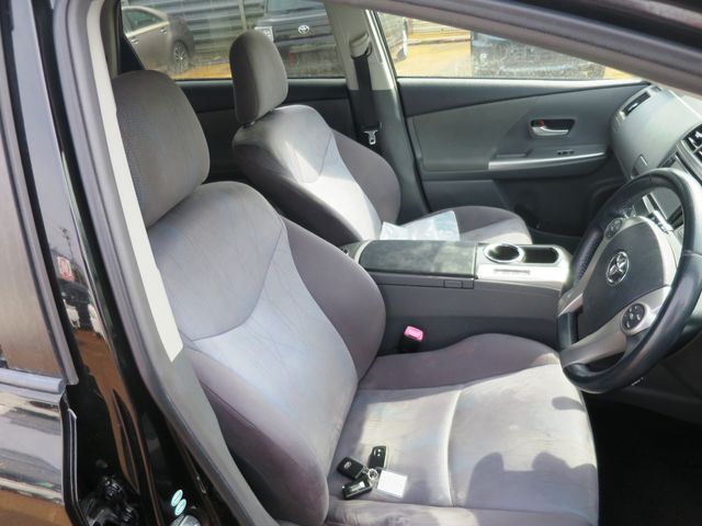 TOYOTA PRIUS ALPHA 2011 Image 31