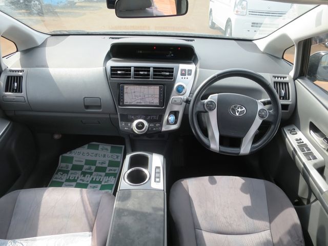TOYOTA PRIUS ALPHA 2011 Image 31