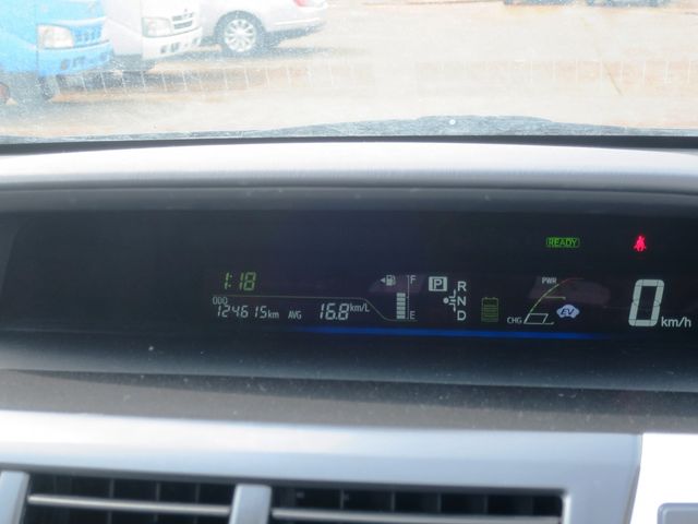 TOYOTA PRIUS ALPHA 2011 Image 31