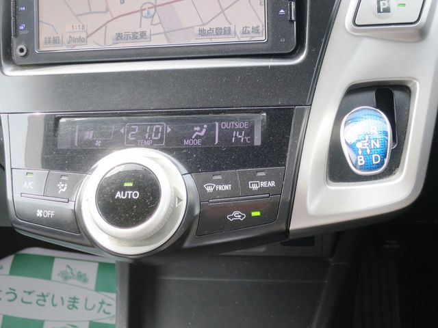 TOYOTA PRIUS ALPHA 2011 Image 31