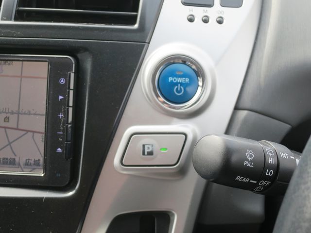 TOYOTA PRIUS ALPHA 2011 Image 31