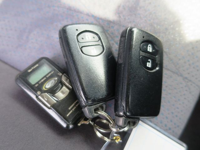 TOYOTA PRIUS ALPHA 2011 Image 31