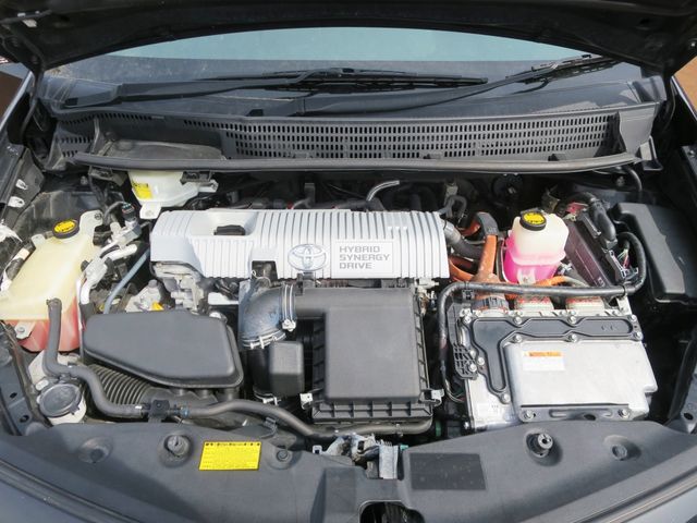 TOYOTA PRIUS ALPHA 2011 Image 31