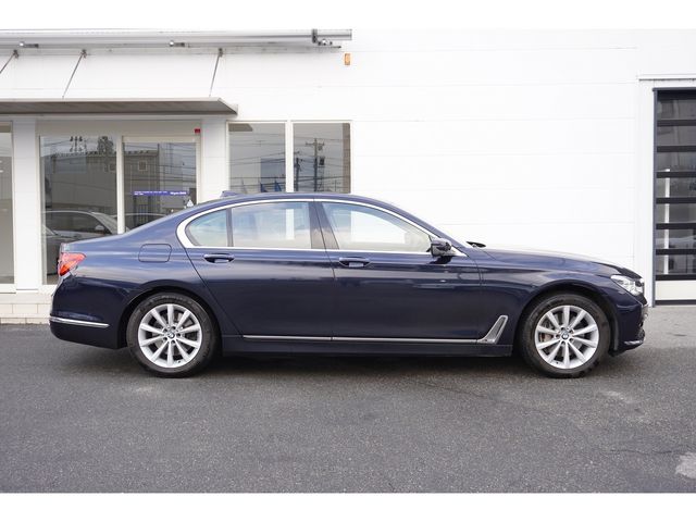 BMW 7SERIES 2018 Image 31