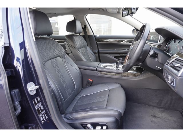 BMW 7SERIES 2018 Image 31