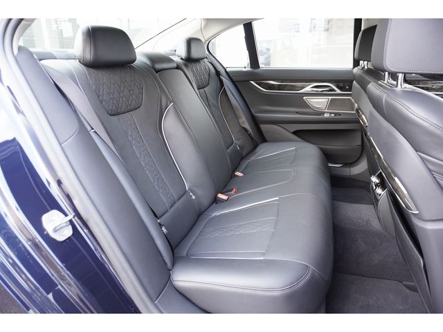 BMW 7SERIES 2018 Image 31