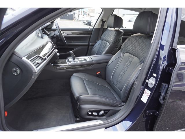 BMW 7SERIES 2018 Image 31