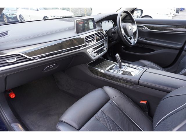 BMW 7SERIES 2018 Image 31