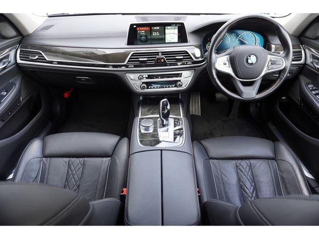 BMW 7SERIES 2018 Image 31