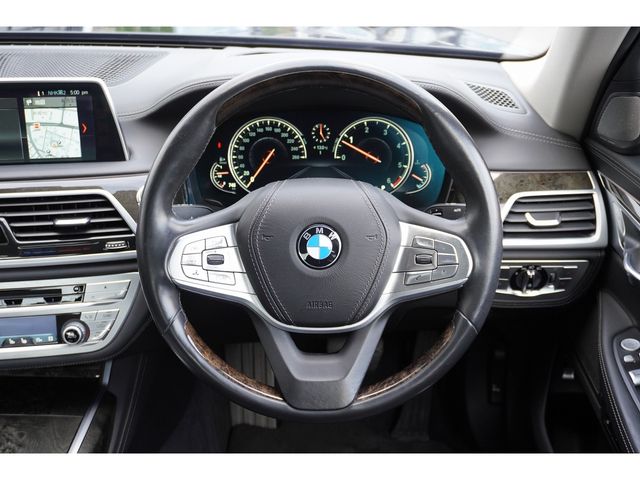 BMW 7SERIES 2018 Image 31