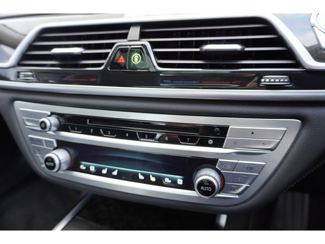 BMW 7SERIES 2018 Image 31
