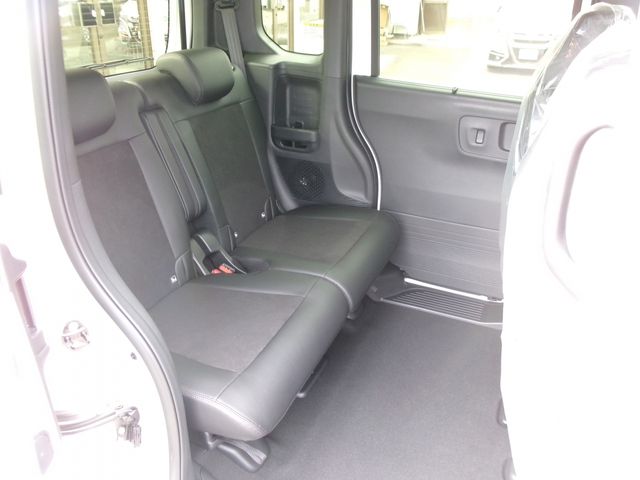 HONDA N BOX CUSTOM 4WD 2026 Image 31