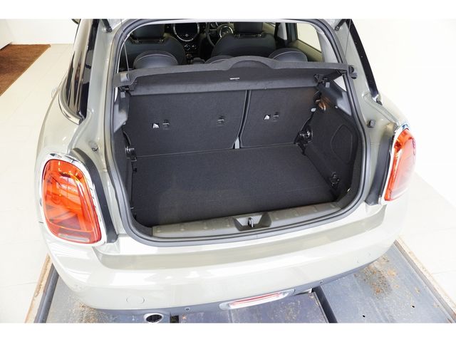 BMW MINI COOPER D 5DOOR 2019 Image 31