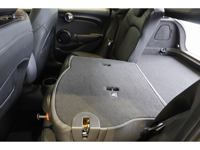 BMW MINI COOPER D 5DOOR 2019 Image 31