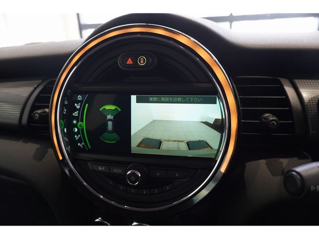 BMW MINI COOPER D 5DOOR 2019 Image 31