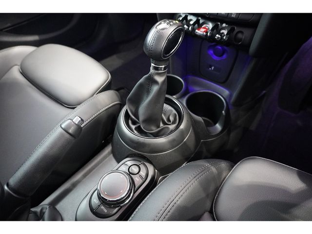 BMW MINI COOPER D 5DOOR 2019 Image 31