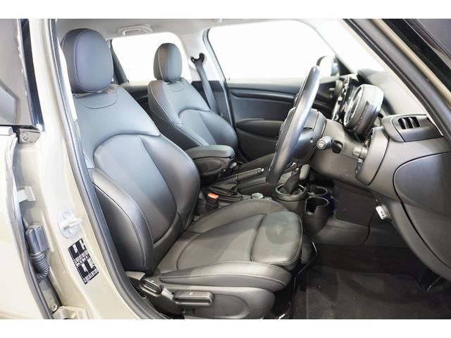 BMW MINI COOPER D 5DOOR 2019 Image 31