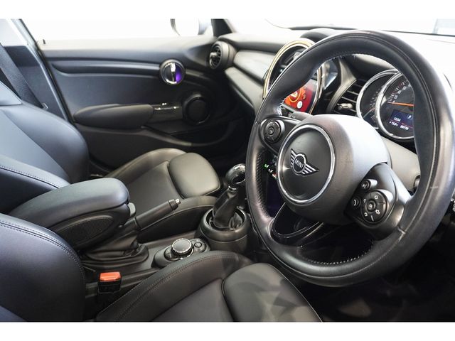 BMW MINI COOPER D 5DOOR 2019 Image 31