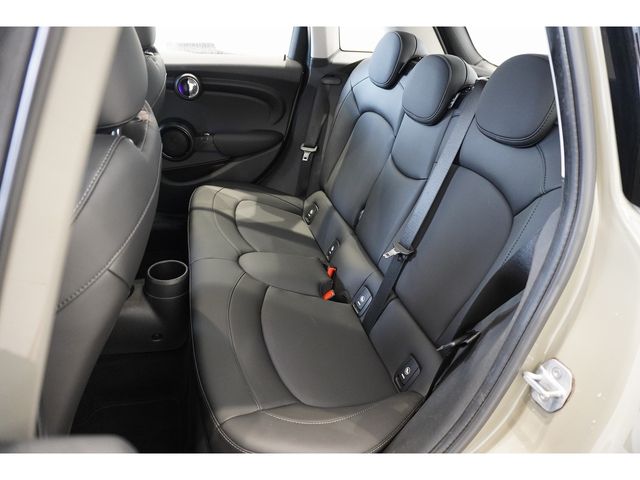 BMW MINI COOPER D 5DOOR 2019 Image 31