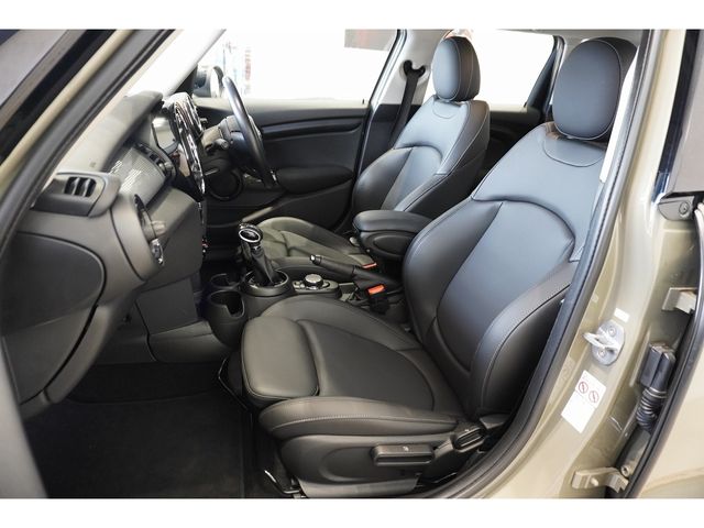 BMW MINI COOPER D 5DOOR 2019 Image 31