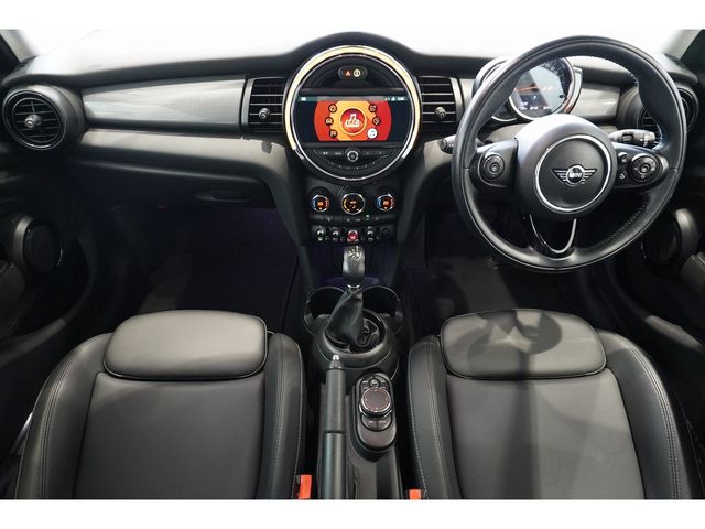 BMW MINI COOPER D 5DOOR 2019 Image 31