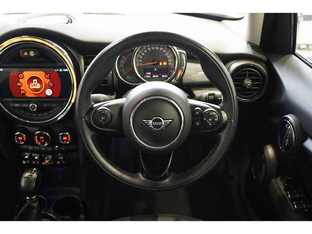 BMW MINI COOPER D 5DOOR 2019 Image 31