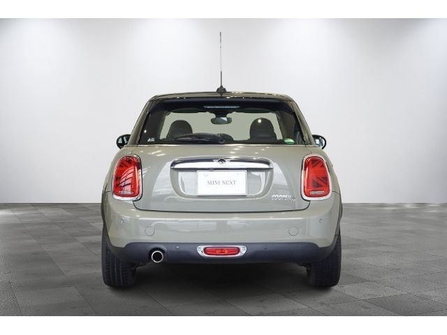 BMW MINI COOPER D 5DOOR 2019 Image 31