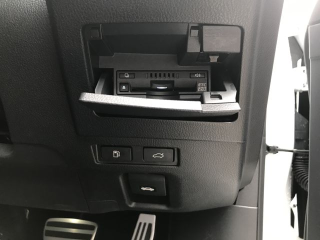 TOYOTA LEXUS ES300H 2019 Image 31