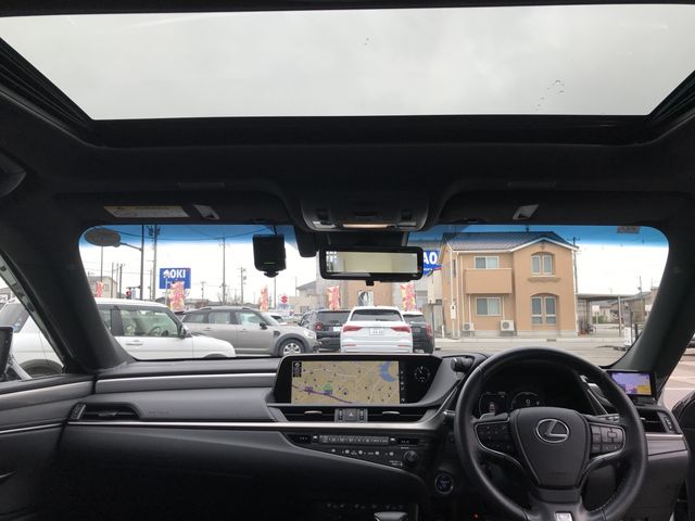 TOYOTA LEXUS ES300H 2019 Image 31