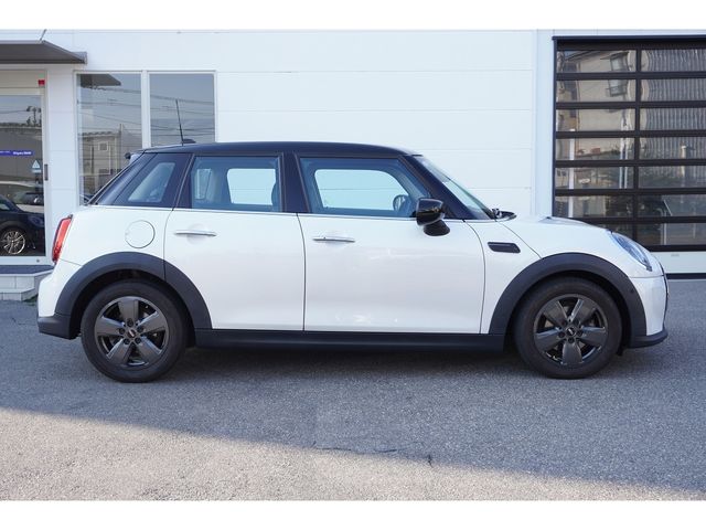 BMW MINI COOPER 5DOOR 2023 Image 31